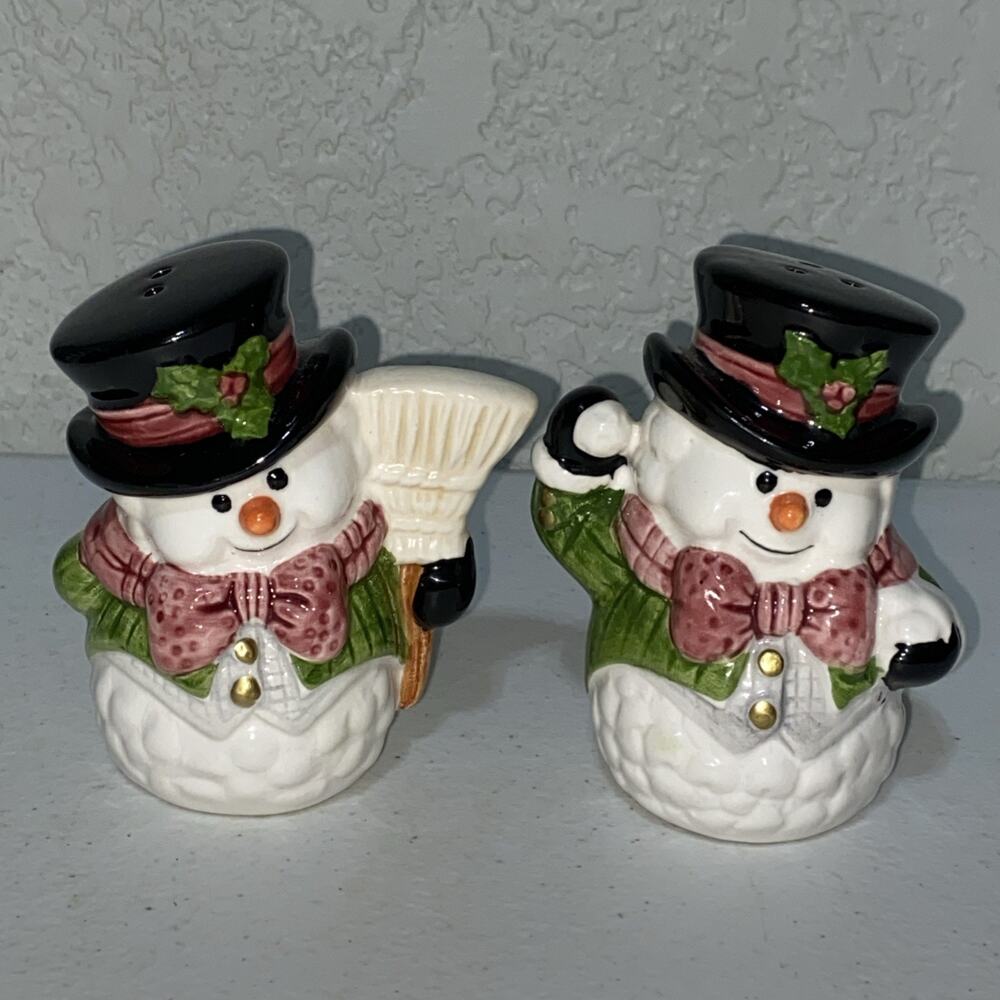 VTG Omnibus Korea OCI Salt And Pepper Shakers Christmas Holiday Snowmen Frosty